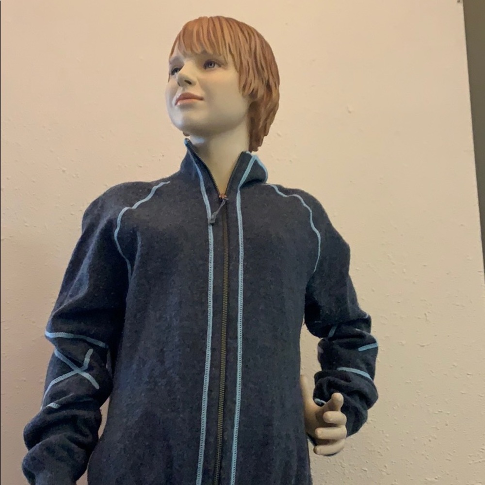 Women’s zip up